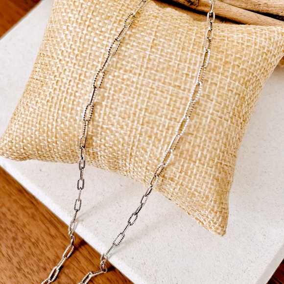 18-Inch Sterling Silver Textured Paperclip Chain with stamped springing clasp. - Picture 2 of 8